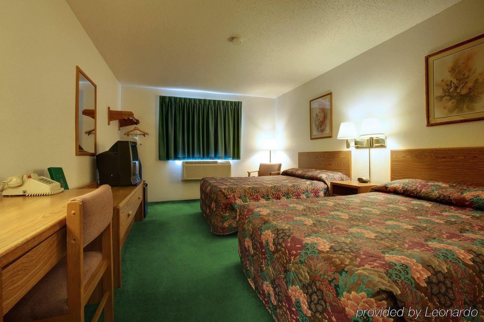 Americas Best Value Inn & Suites Cassville Roaring River Стая снимка